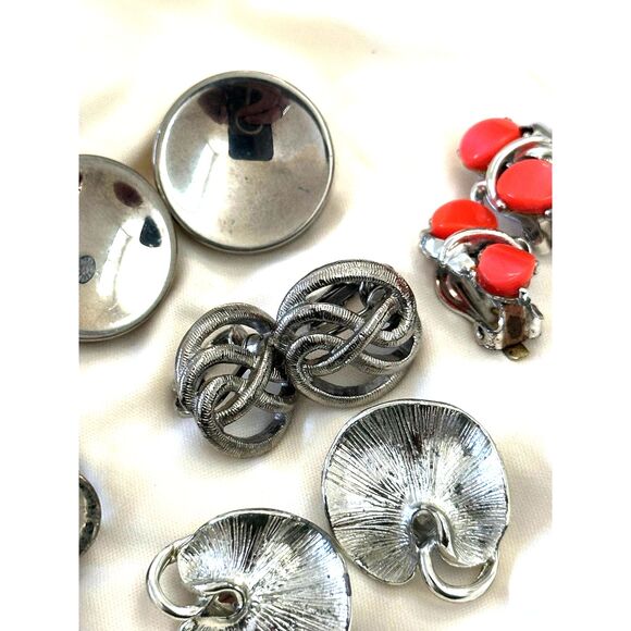 Set of 5 Vintage Silver Tone Clip on Earrings - Picture 6 of 6